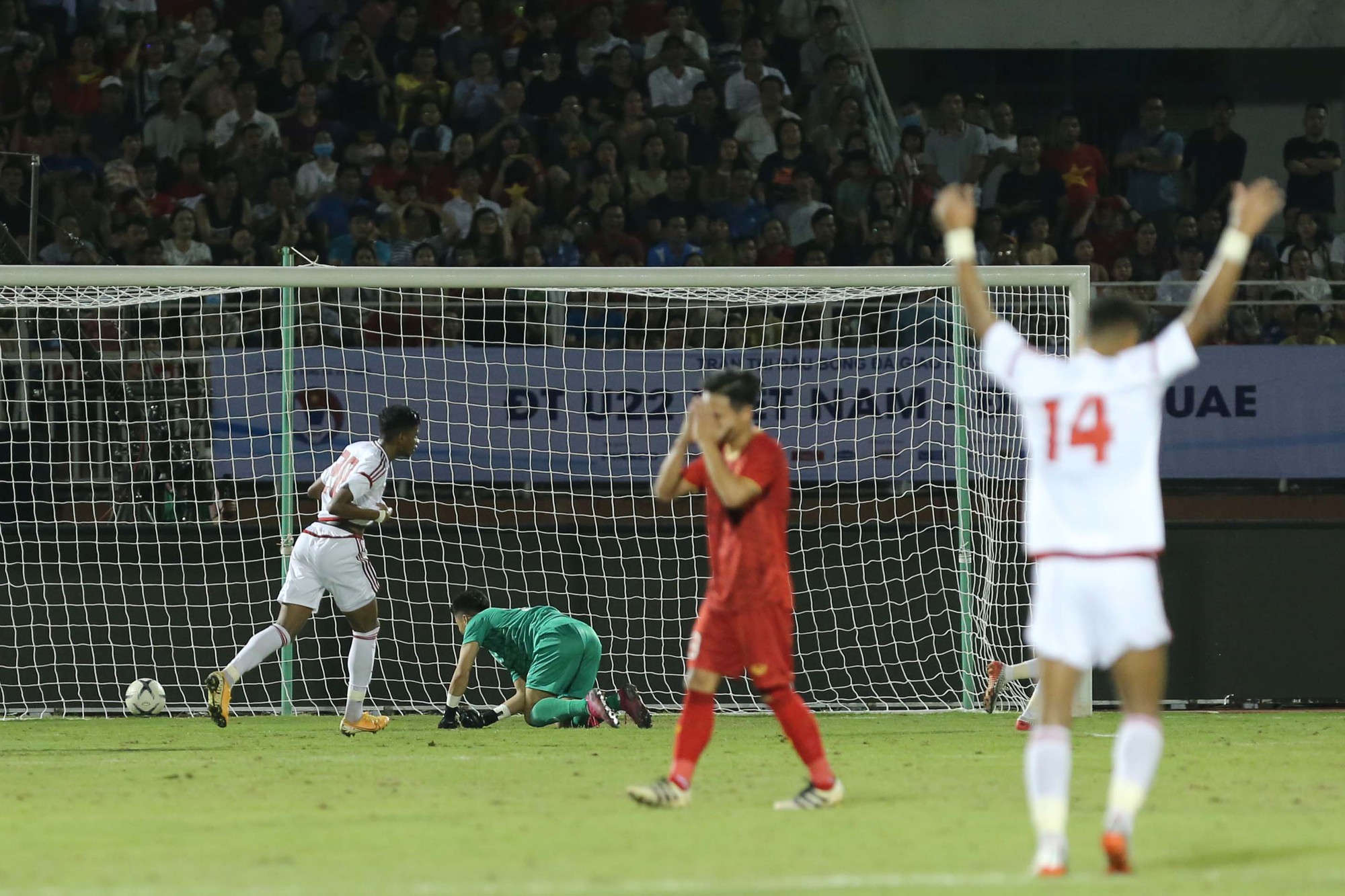 Hà Đức Chinh tỏa sáng, giúp U22 Việt Nam hòa U22 UAE - Ảnh 3.
