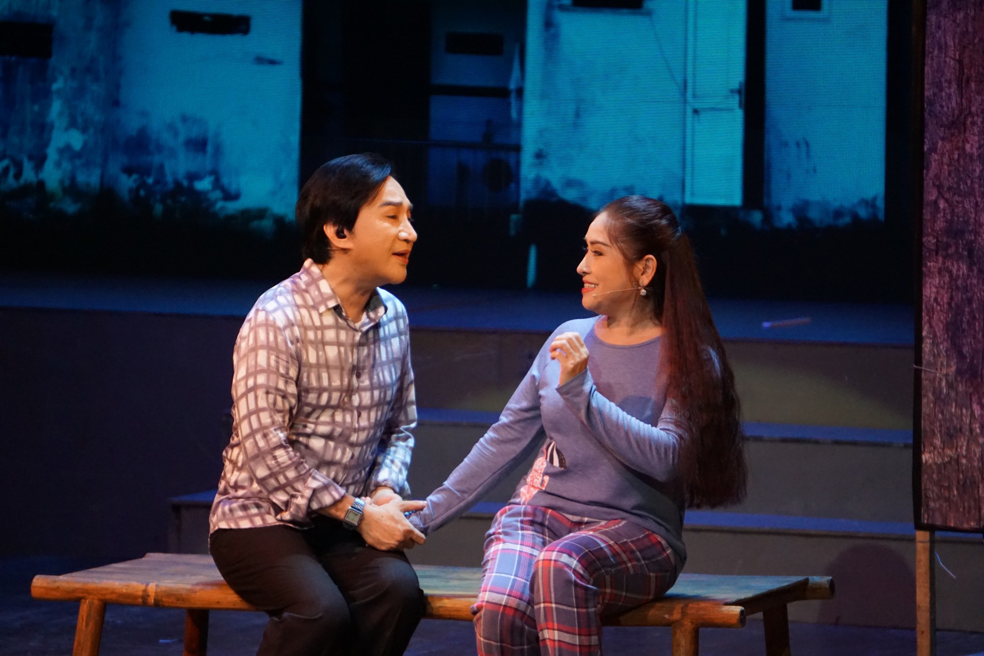 Khán giả Hà Nội xem live show của Kim Tử Long đến nửa đêm - Ảnh 4.