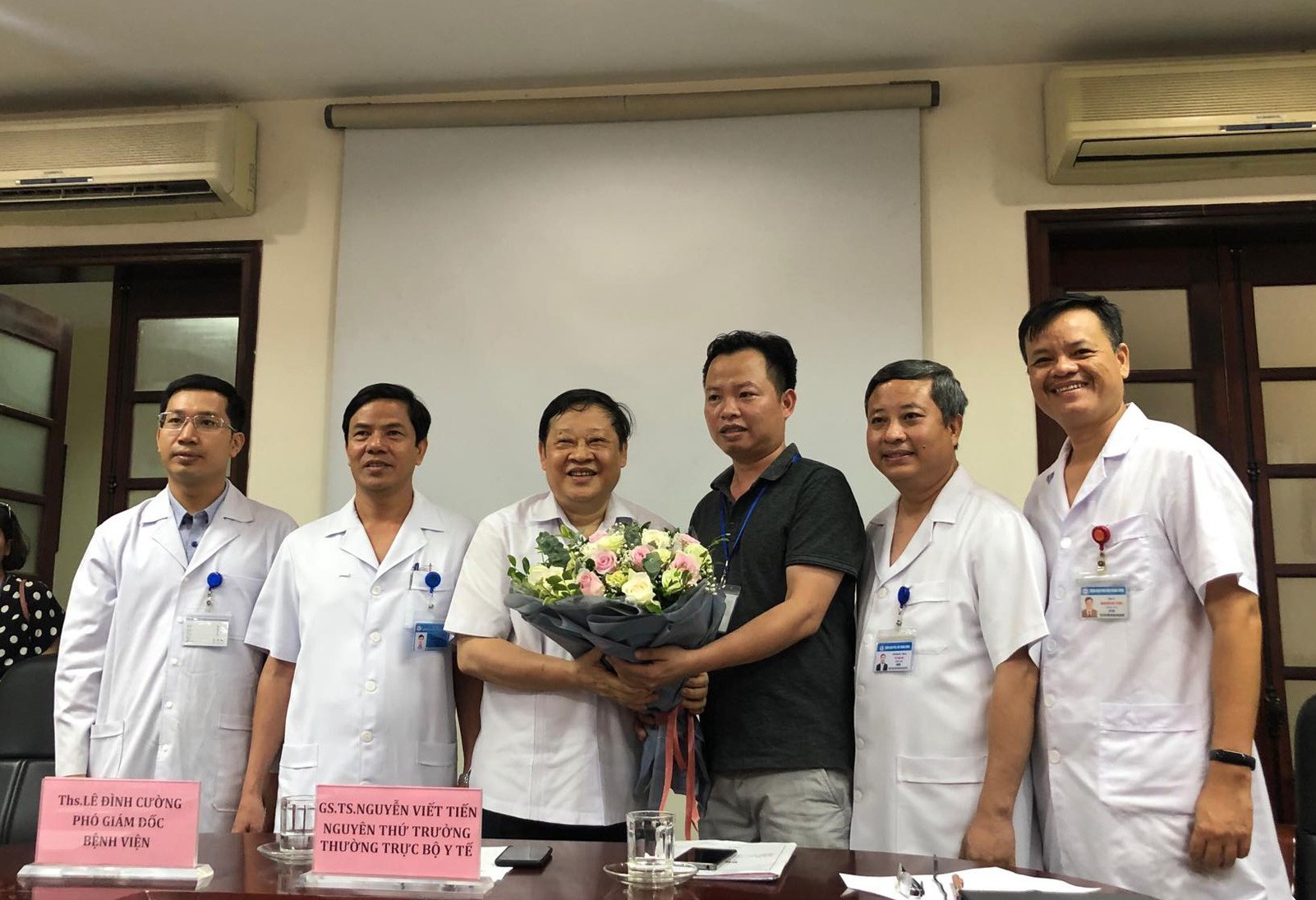 Trị v&ocirc; sinh bằng nội soi nong v&ograve;i tử cung, sản phụ sinh con trai 3,7 kg - Ảnh 2.