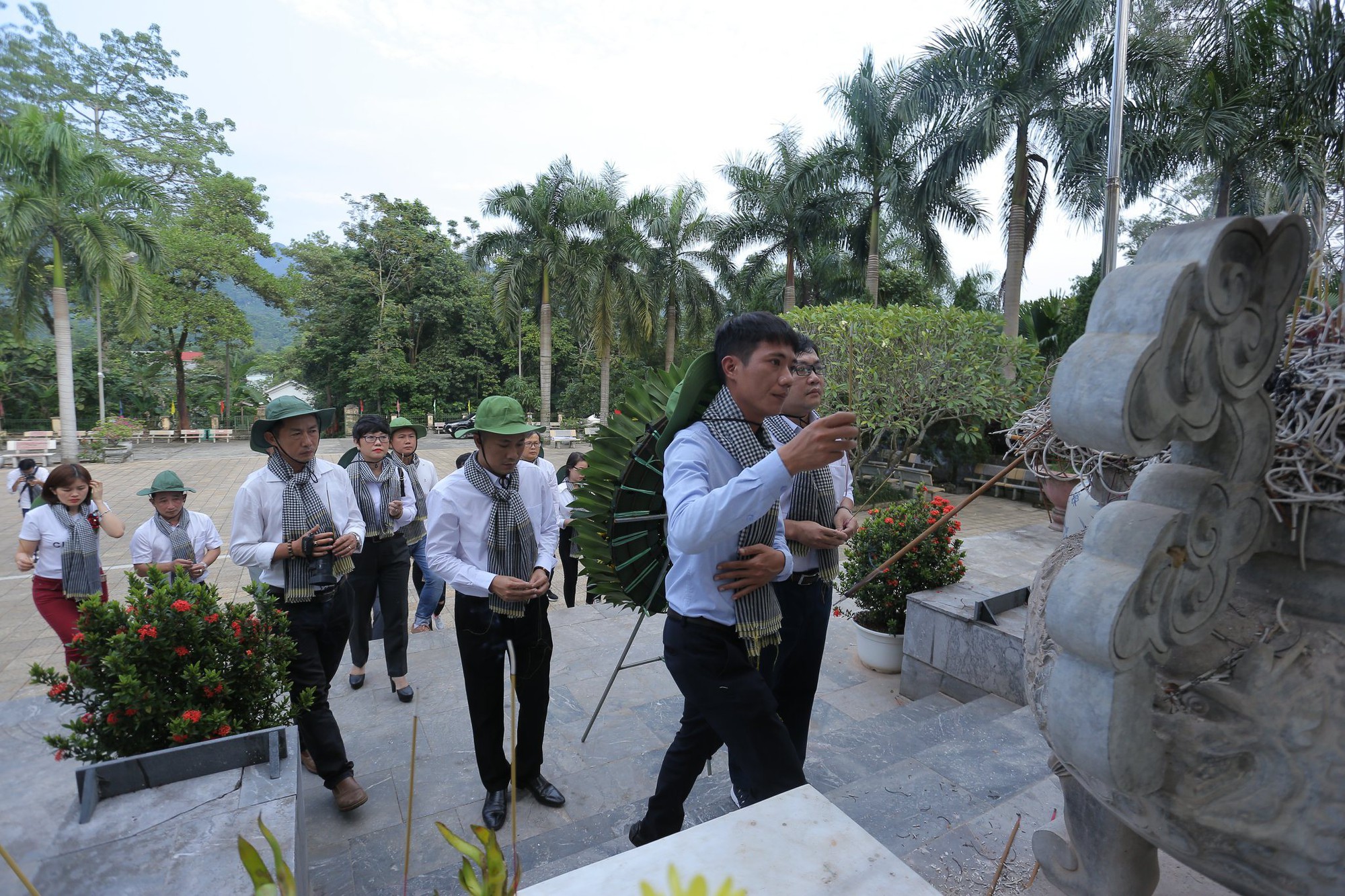 Chương trình Một triệu lá cờ Tổ quốc đến với đồng bào biên giới phía Bắc - Ảnh 8.