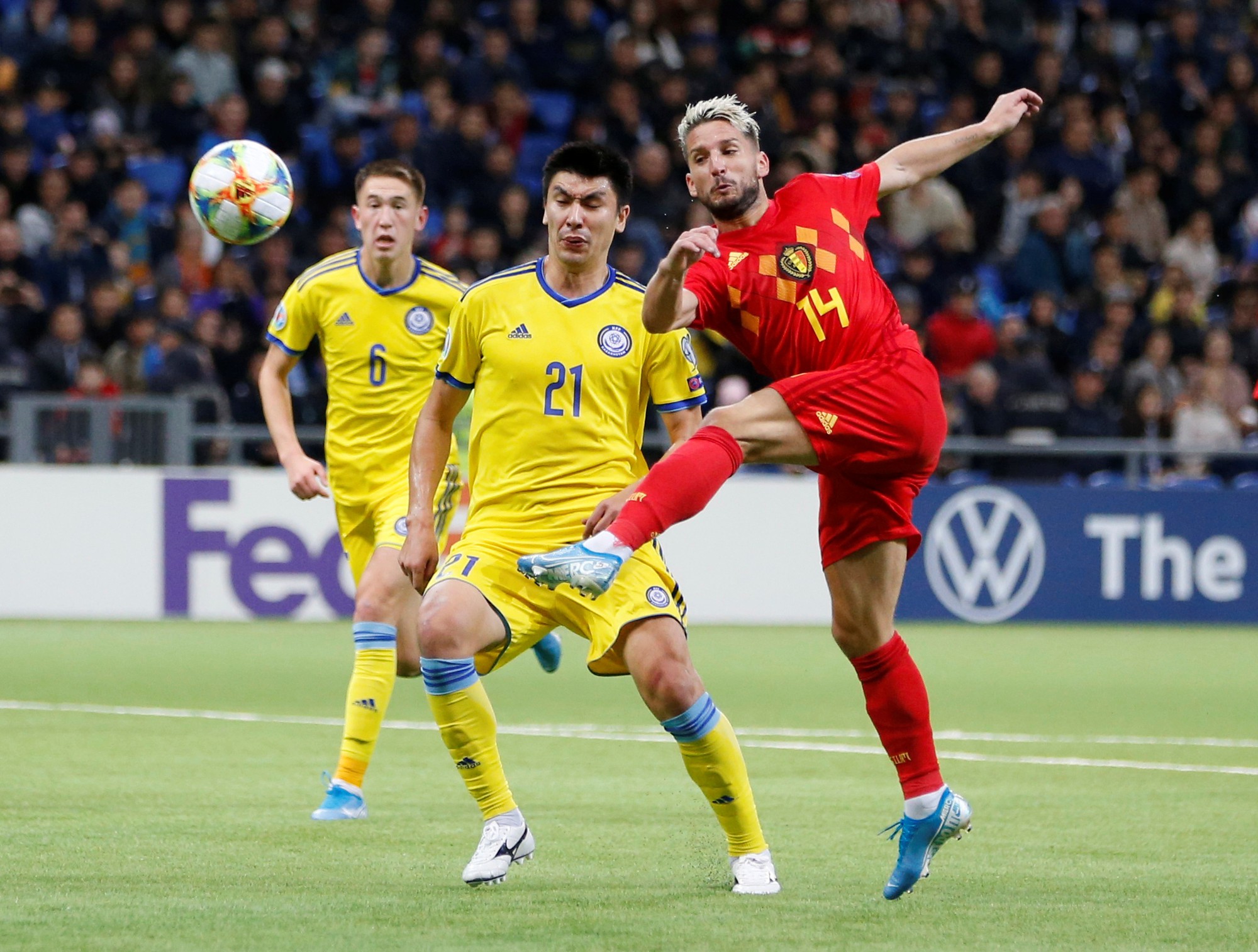 Bỉ lập kỷ lục kh&ocirc;ng tưởng, Nga v&agrave; Ba Lan gi&agrave;nh v&eacute; đến Euro 2020 - Ảnh 1.
