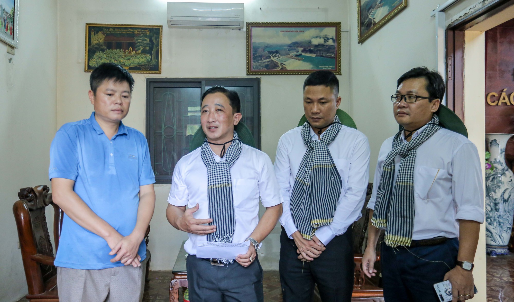 Chương trình Một triệu lá cờ Tổ quốc đến với đồng bào biên giới phía Bắc - Ảnh 14.