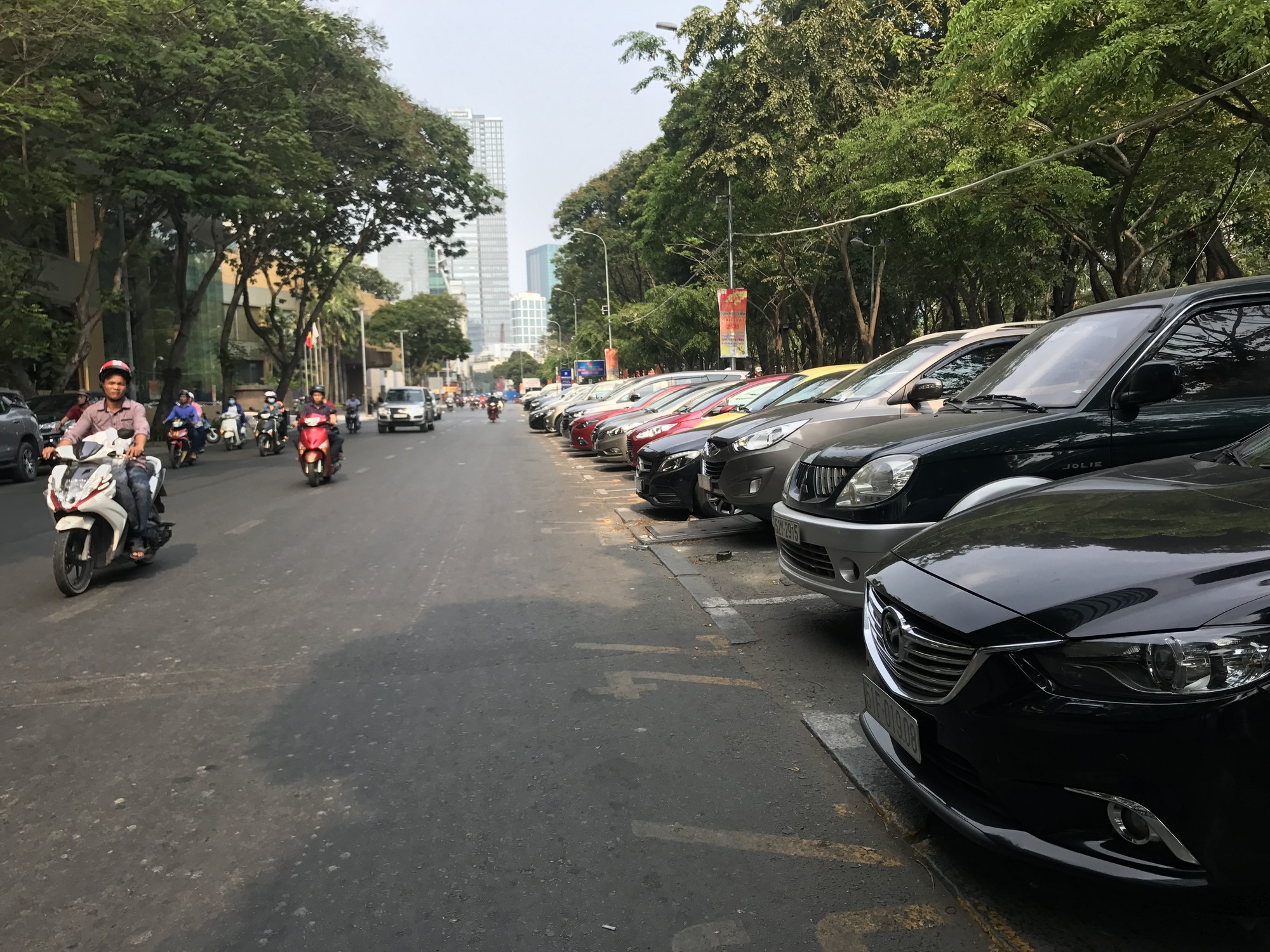 Thất thu phí đậu ôtô: UBND TP HCM ra hàng loạt chỉ đạo