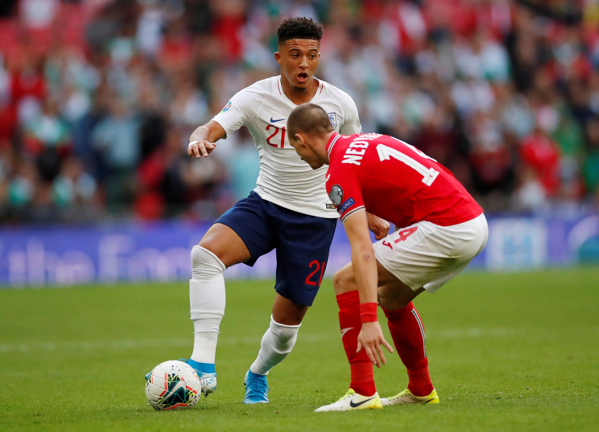 Euro 2020: Người Anh quyết "không tin ở hoa hồng"