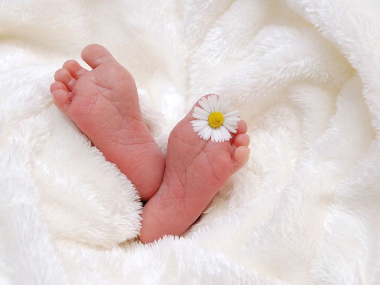 Gần đất xa trời, bà cụ 75 tuổi kiên quyết sinh con