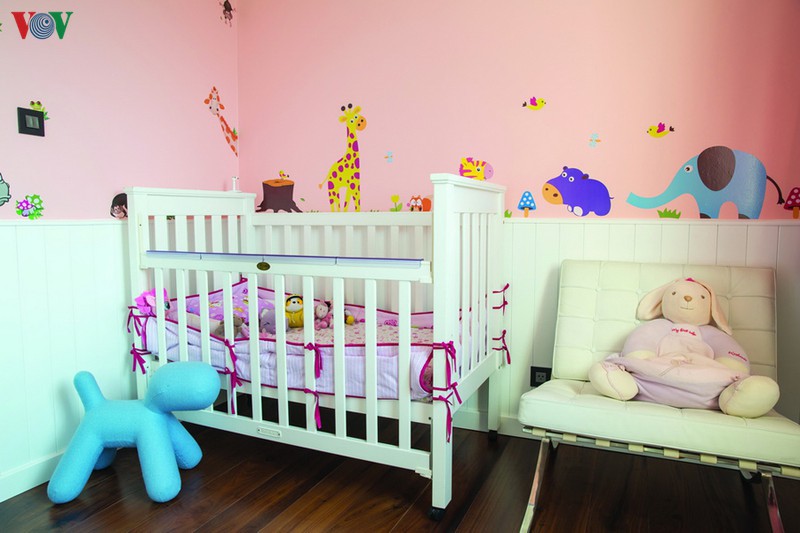 Ng&ocirc;i nh&agrave; ấn tượng với chất liệu kim loại - Ảnh 11.