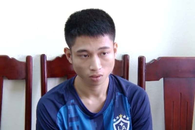Tưởng bạn đang bị đuổi ch&eacute;m, quay &ocirc;t&ocirc; lao thẳng v&agrave;o 2 người đi xe m&aacute;y - Ảnh 2.