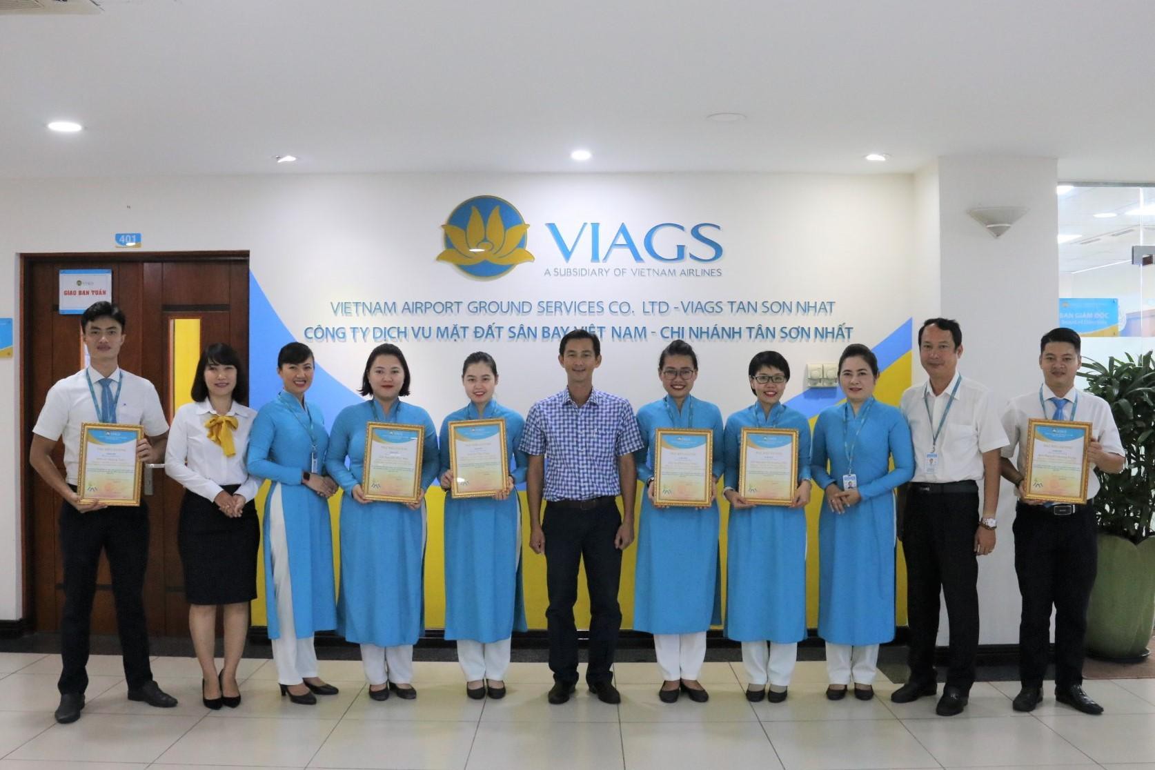 Liên tiếp phát hiện người nước ngoài định xuất cảnh trái phép từ Tân Sơn Nhất - Ảnh 2.