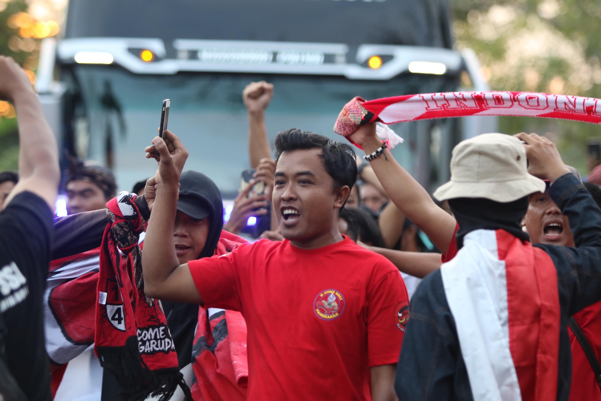 Việt Nam thắng tưng bừng Indonesia 3-1 tr&ecirc;n s&acirc;n kh&aacute;ch - Ảnh 10.