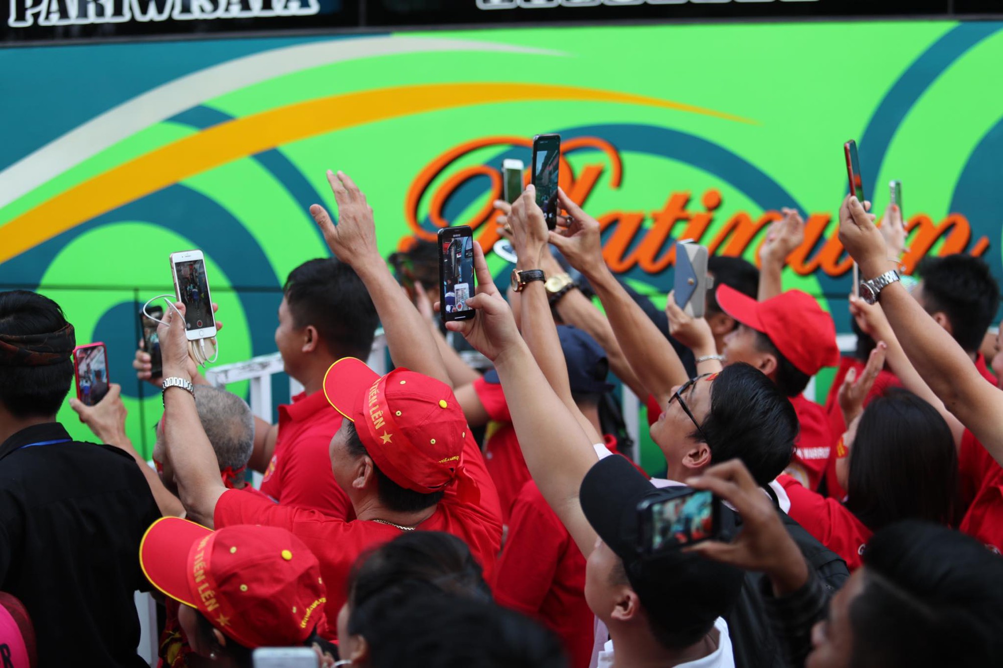 Việt Nam thắng tưng bừng Indonesia 3-1 tr&ecirc;n s&acirc;n kh&aacute;ch - Ảnh 5.