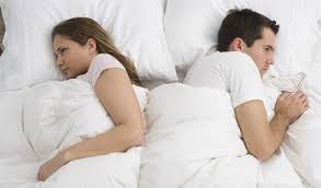 Vợ chủ động gần gũi mà tôi mất hết cảm xúc