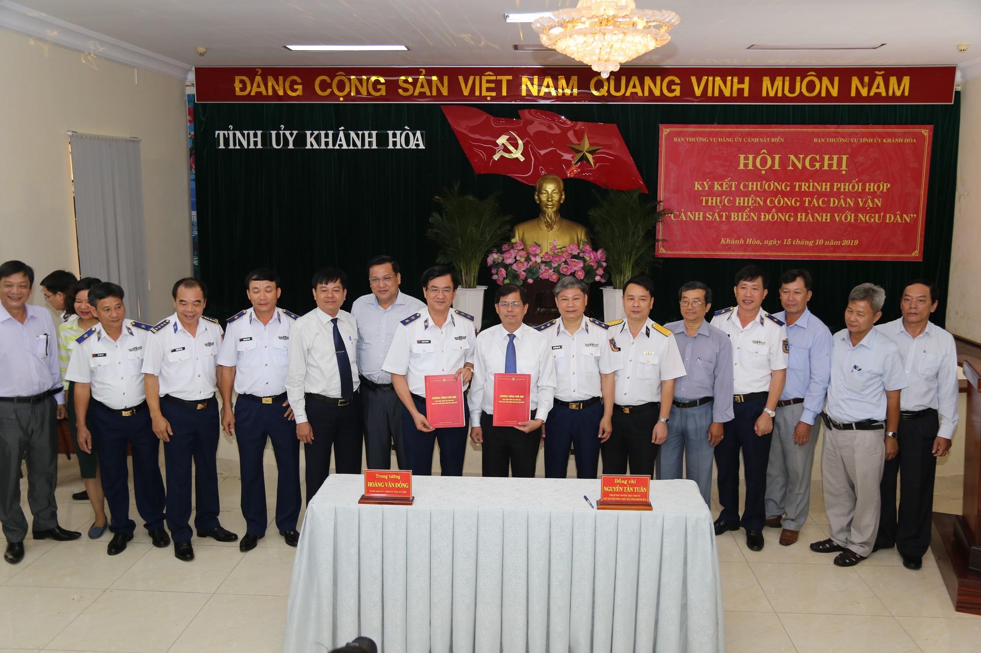 Cảnh s&aacute;t biển đồng h&agrave;nh với ngư d&acirc;n Kh&aacute;nh H&ograve;a - Ảnh 2.