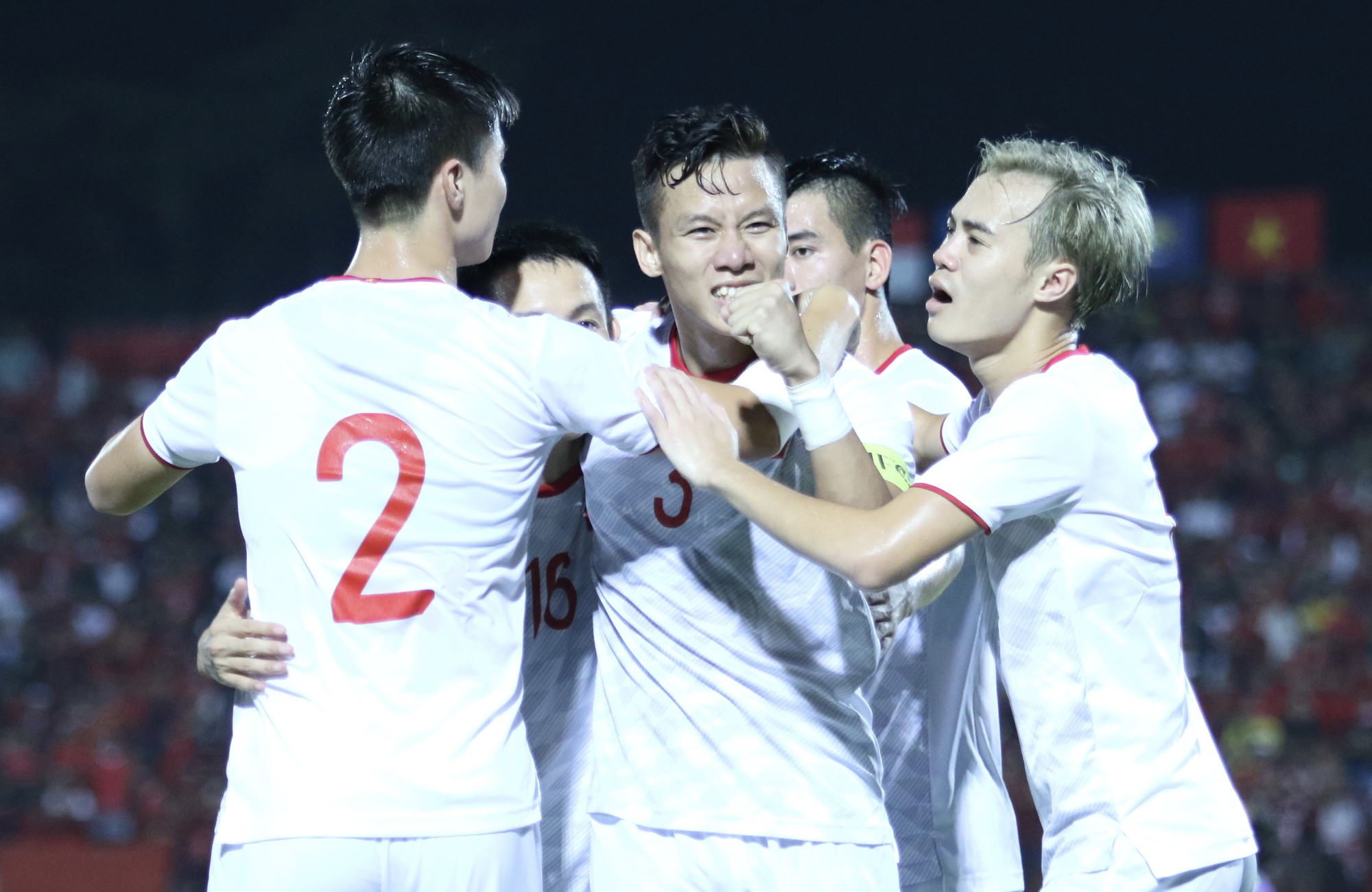 Việt Nam thắng tưng bừng Indonesia 3-1 trên sân khách
