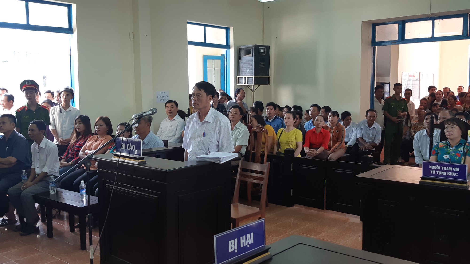 Nguyên chủ tịch xã gửi đơn tố cáo những người tiến hành tố tụng