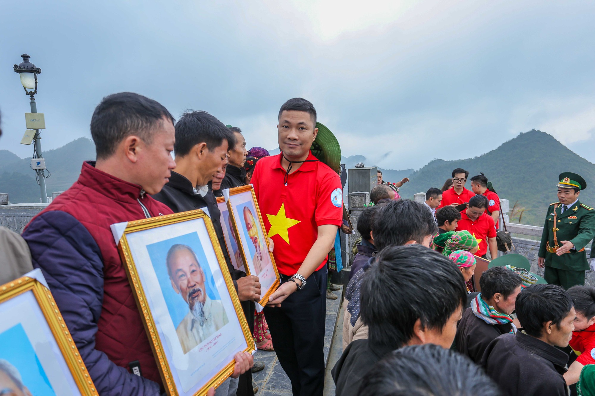 X&uacute;c động Lễ Ch&agrave;o cờ tại Cột cờ Quốc gia Lũng C&uacute; của B&aacute;o Người Lao động - Ảnh 11.
