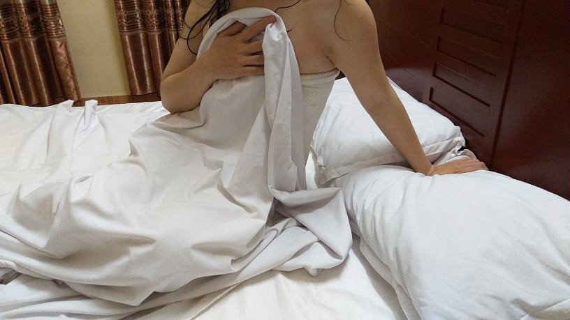 Chồng lặng người xem nhật ký nóng bỏng của vợ và gã trai đào mỏ