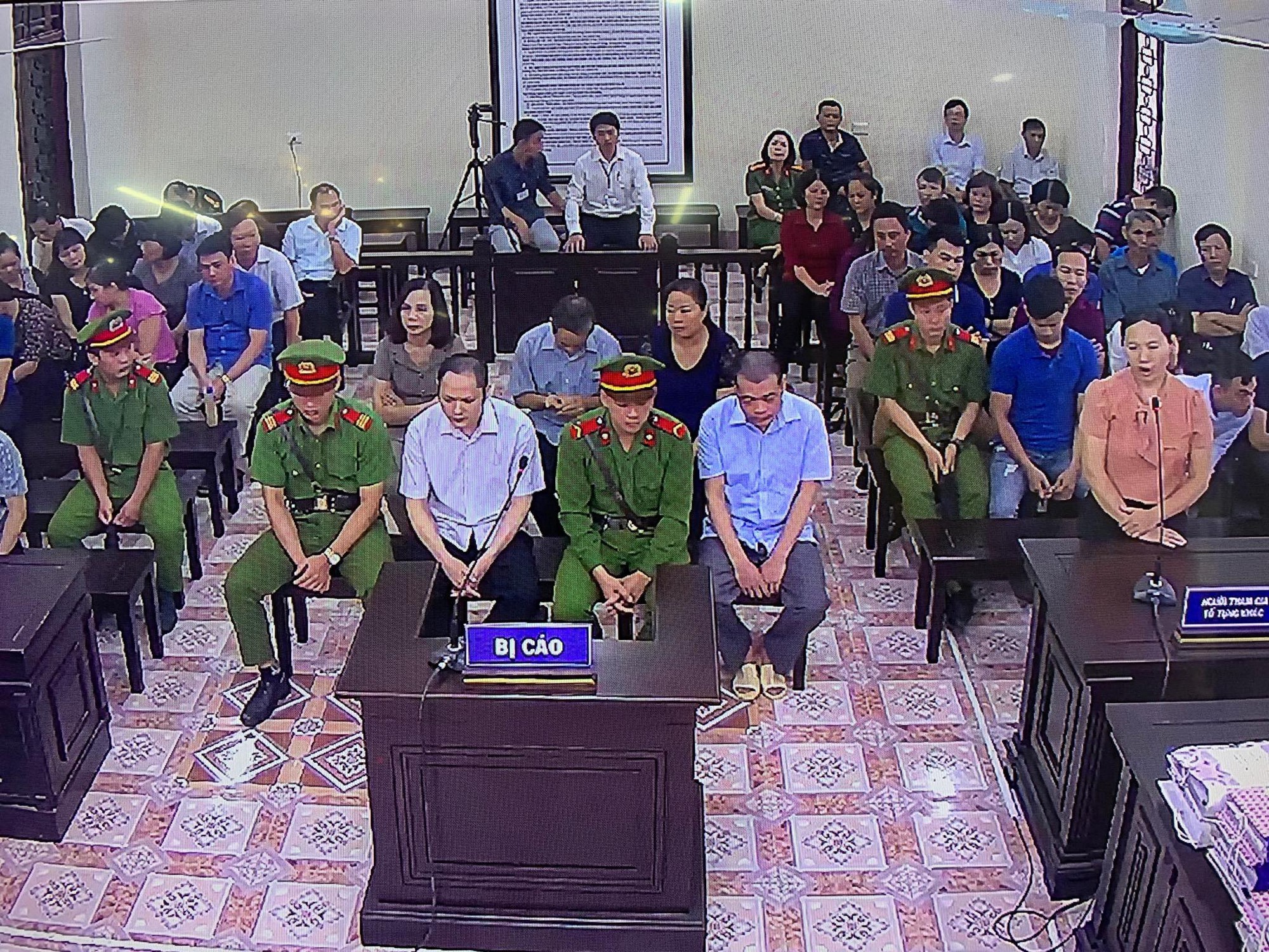 Gian lận điểm thi Hà Giang: Điểm tăng vù vù mà nói không biết gì! - Ảnh 2.
