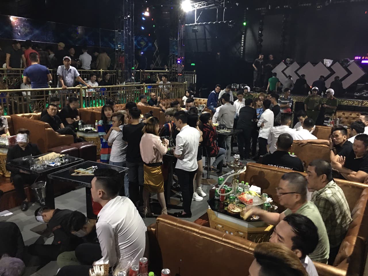 Quán bar Playhouse ở quận 10 bị "đánh úp"
