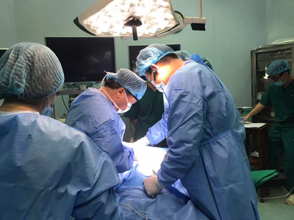 Lần đầu ti&ecirc;n ph&aacute;t hiện b&eacute; trai 3 tuổi mắc thể ung thư tuyến gi&aacute;p hiếm gặp - Ảnh 1.