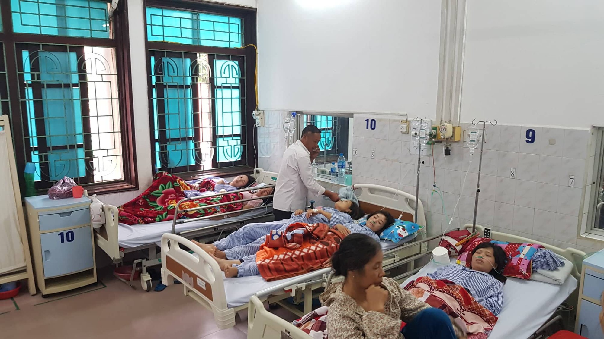 Hàng loạt công nhân tức ngực, khó thở nghi hít phải khí độc