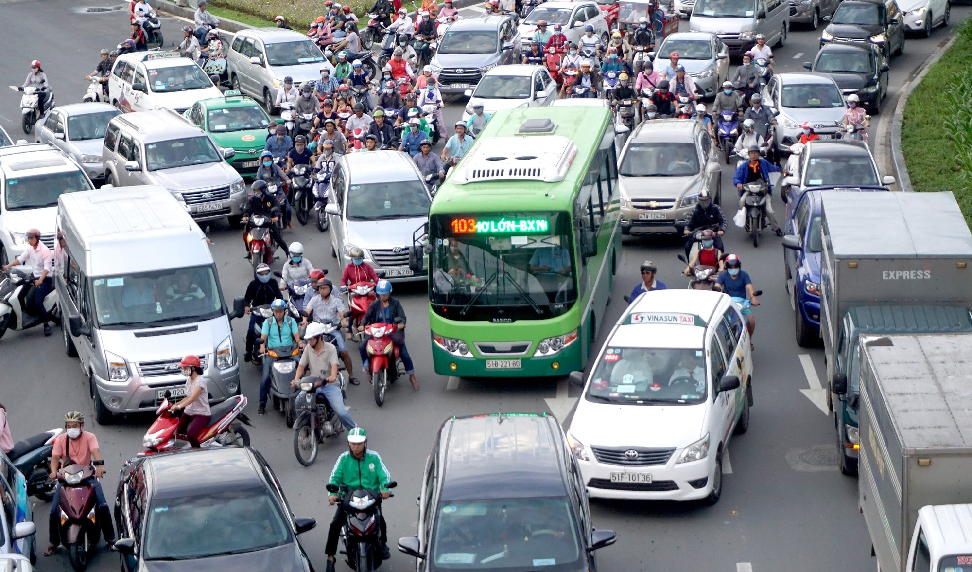 LẮNG NGHE NGƯỜI DÂN HIẾN KẾ: Linh hoạt cách làm, ùn tắc sẽ giảm