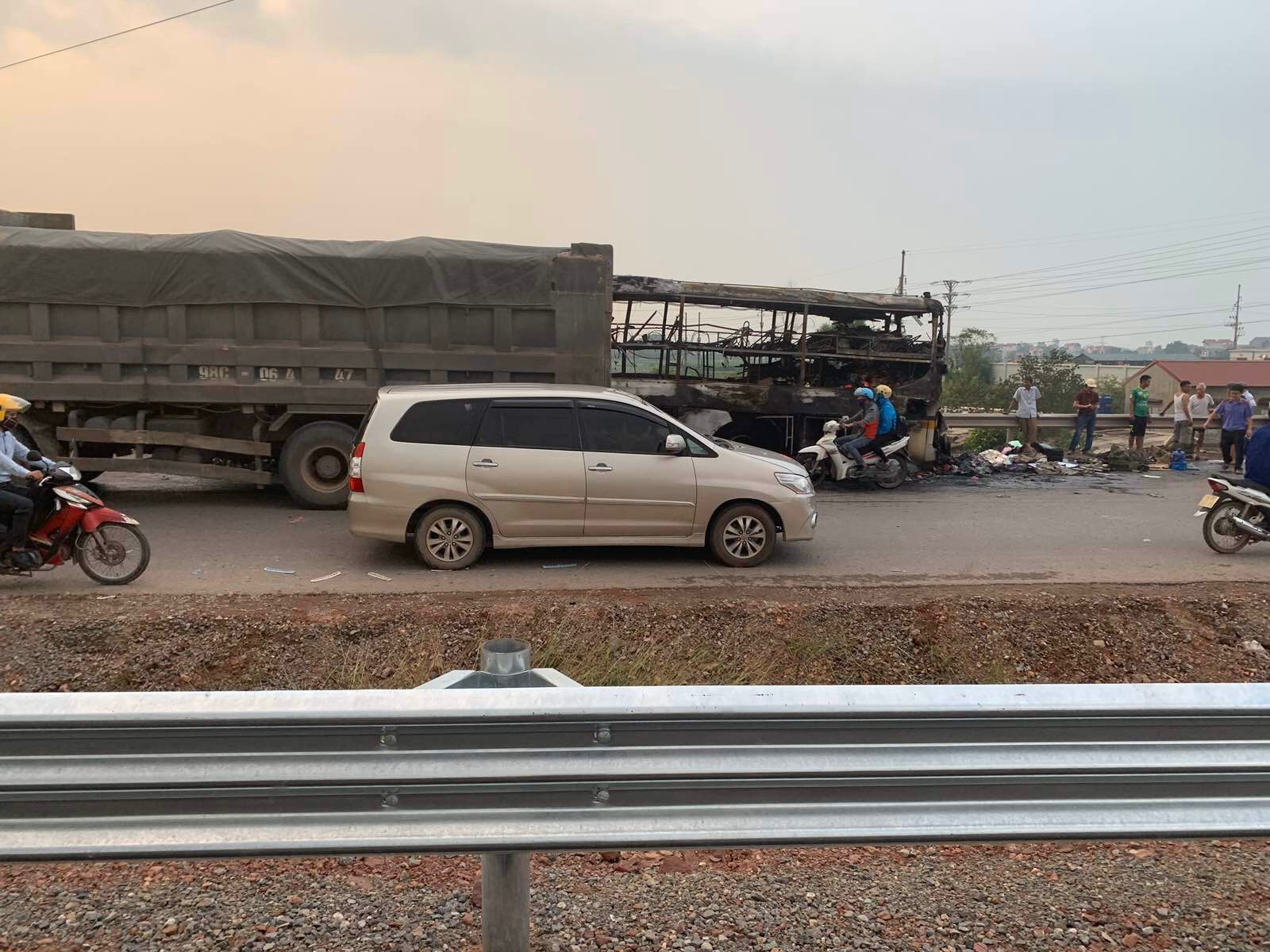 Cháy xe khách, Ban Quản lý cao tốc Bắc Giang – Lạng Sơn mở lối phân làn
