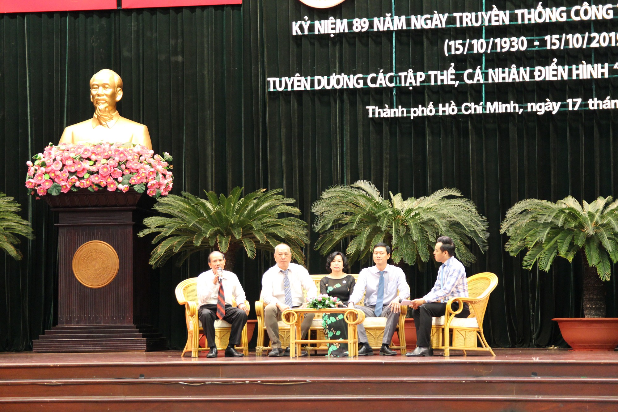 TP HCM tuy&ecirc;n dương nhiều tập thể, c&aacute; nh&acirc;n &ldquo;D&acirc;n vận kh&eacute;o&rdquo; - Ảnh 2.