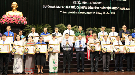 TP HCM tuy&ecirc;n dương nhiều tập thể, c&aacute; nh&acirc;n &ldquo;D&acirc;n vận kh&eacute;o&rdquo; - Ảnh 1.