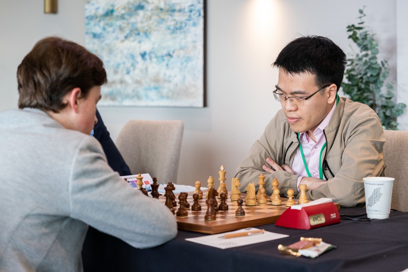 Lê Quang Liêm thắng trận đầu, mơ tranh huy chương FIDE Grand Swiss