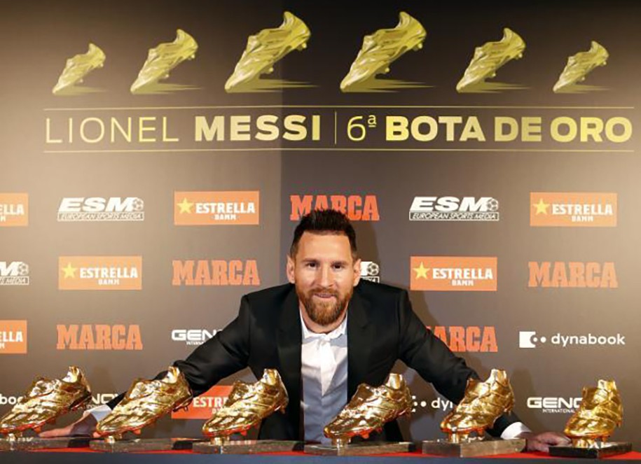Nhận "Chiếc giày vàng" thứ 6, Messi tri ân hai nhân vật đặc biệt