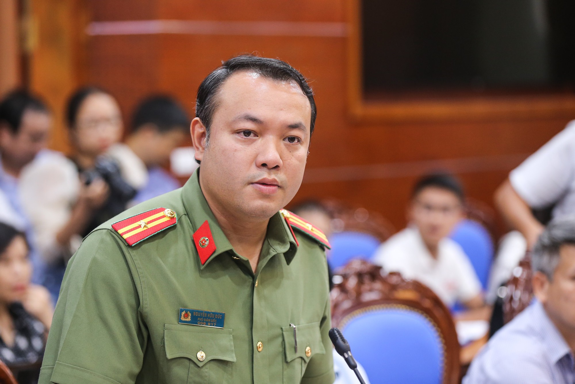 Công an triệu tập một số người nghi đổ dầu thải xuống nguồn nước sông Đà