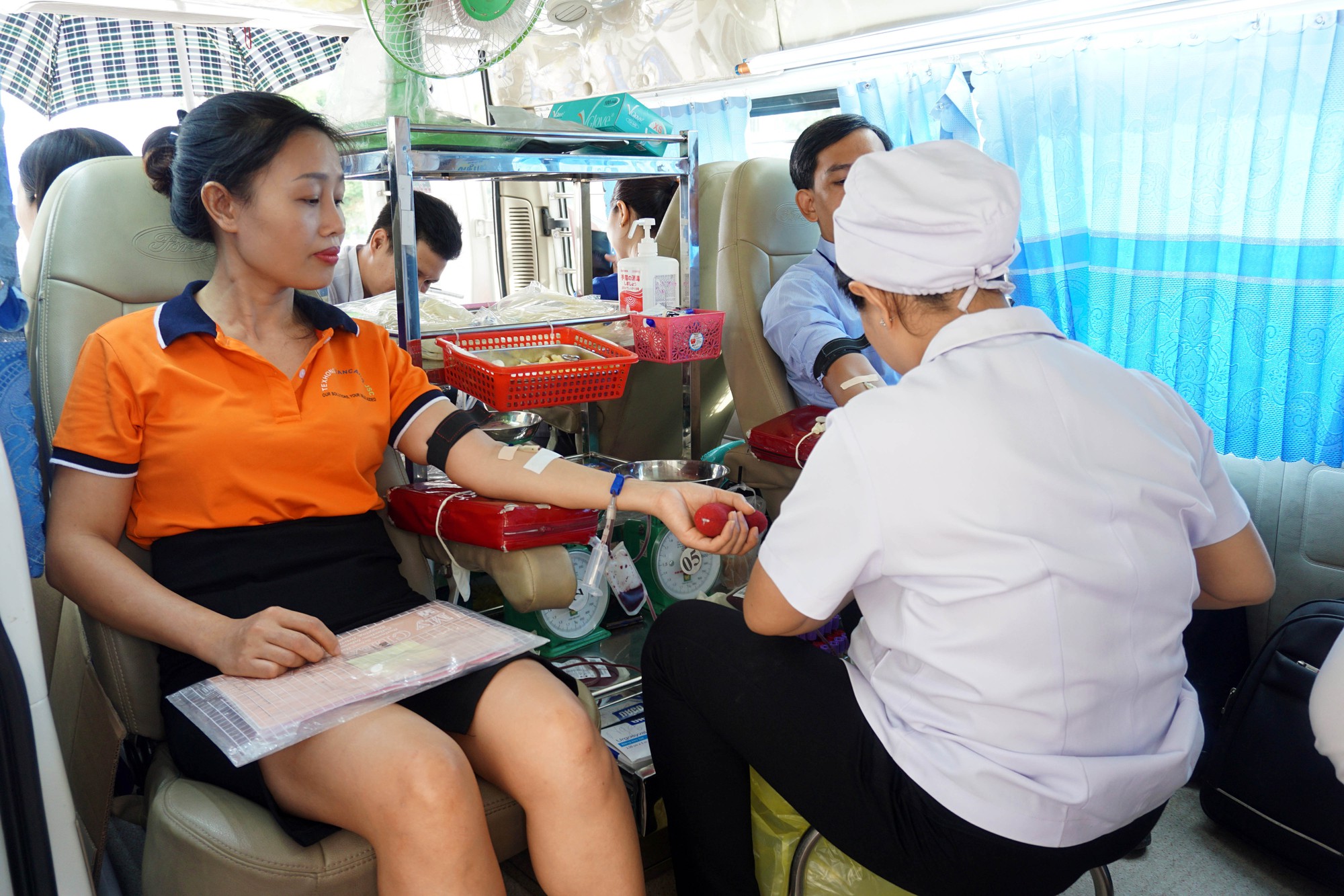 CNVC-LĐ quận 2, TP HCM tham gia hiến m&aacute;u t&igrave;nh nguyện  - Ảnh 1.