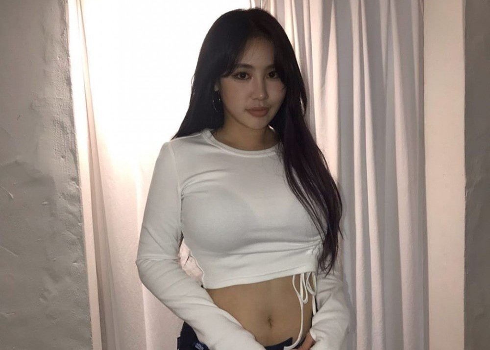 Đăng ảnh gợi cảm lên trang cá nhân, nữ ca sĩ bị quấy rối