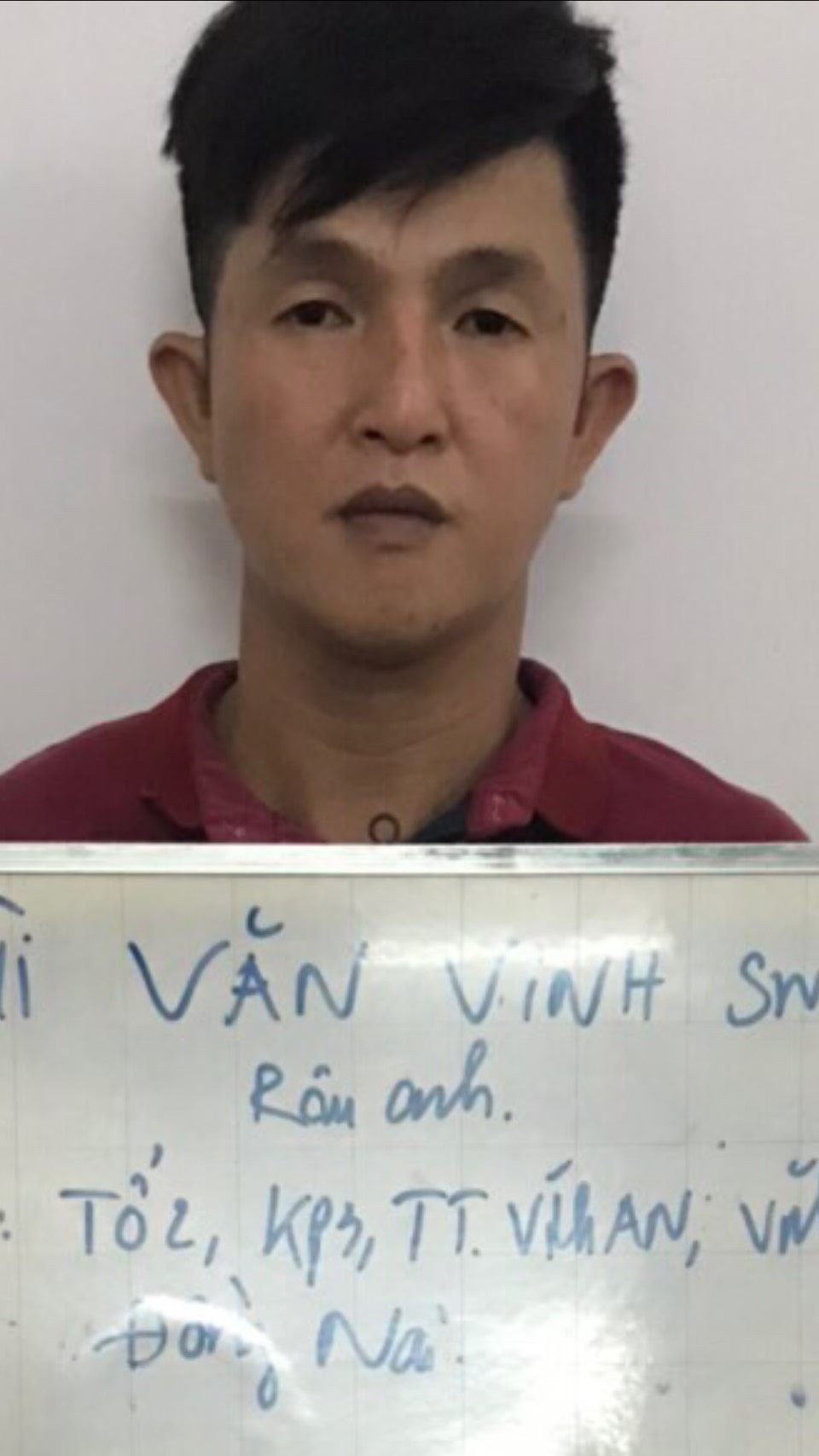 C&ocirc;ng an kh&aacute;m x&eacute;t nh&agrave; nh&oacute;m tội phạm ho&agrave;nh h&agrave;nh ở khu vực Suối Ti&ecirc;n xuy&ecirc;n đ&ecirc;m - Ảnh 7.