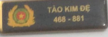 Lật tẩy g&atilde; trai mặc trang phục c&ocirc;ng an bước v&agrave;o cửa h&agrave;ng - Ảnh 3.
