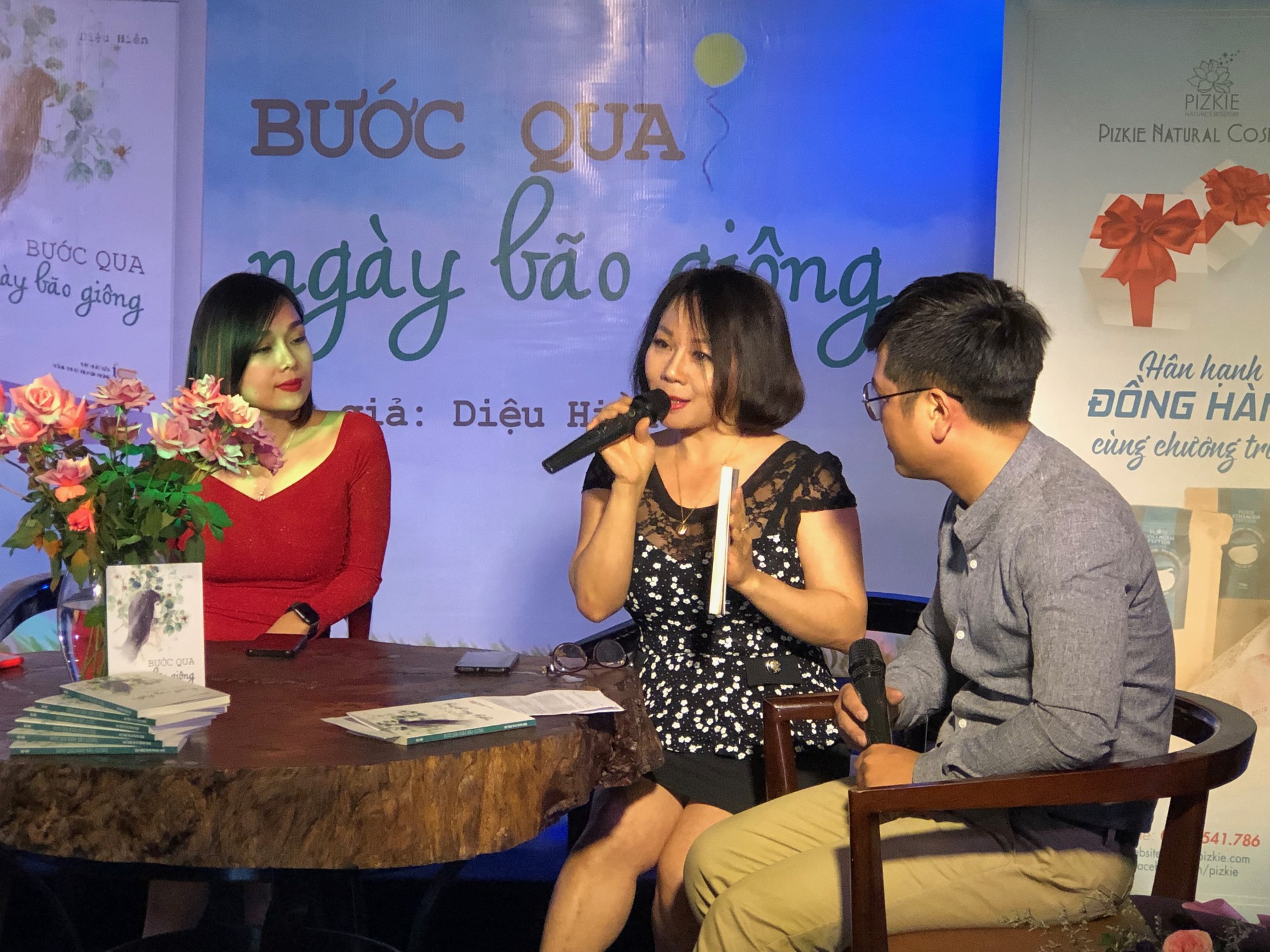 Nữ nhà báo sẻ chia “Bước qua ngày bão giông” - Ảnh 2.