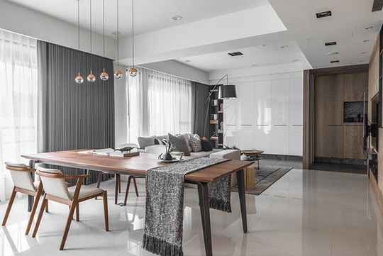 Nh&agrave; hẹp vẫn sang trọng v&agrave; rộng r&atilde;i nhờ tủ &acirc;m tường bằng gỗ k&iacute;nh - Ảnh 5.