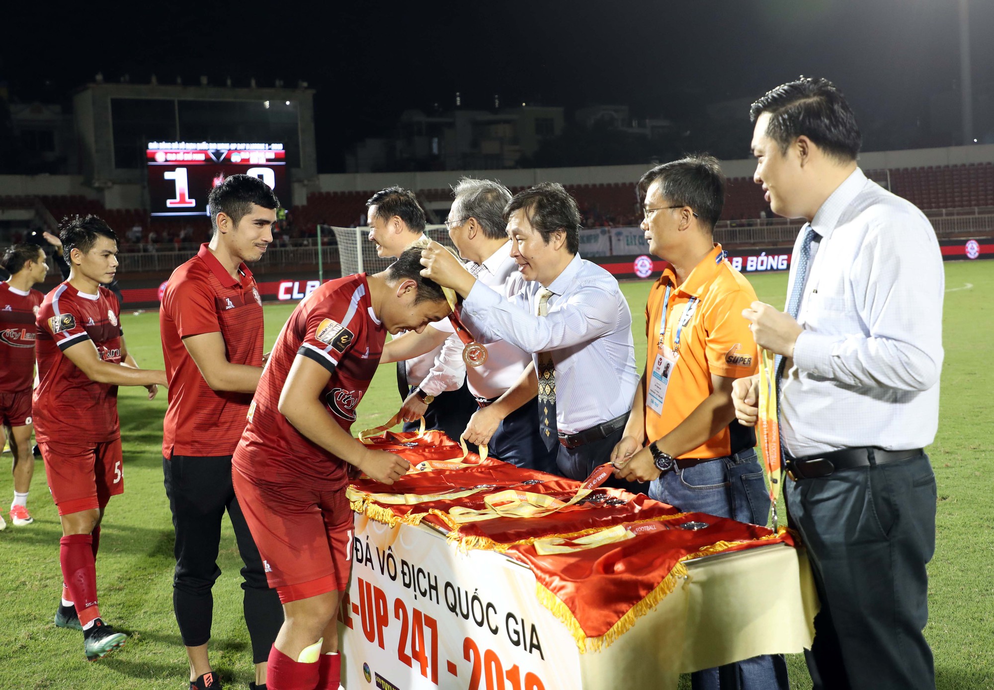 Văn Toàn cùng HAGL trụ hạng thành công - Ảnh 8.