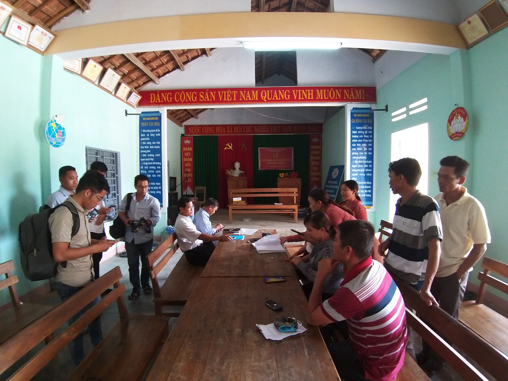 Xã ngang nhiên nhổ keo của dân: Xã muốn "hỗ trợ" 4.000 đồng/cây, dân đòi đền 35.000 đồng
