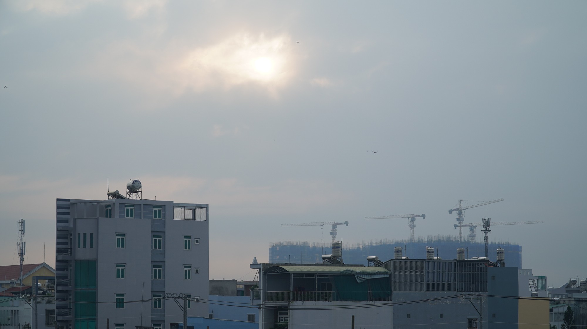 Trưa 2-10, bầu trời TP HCM có gì? - Ảnh 8.