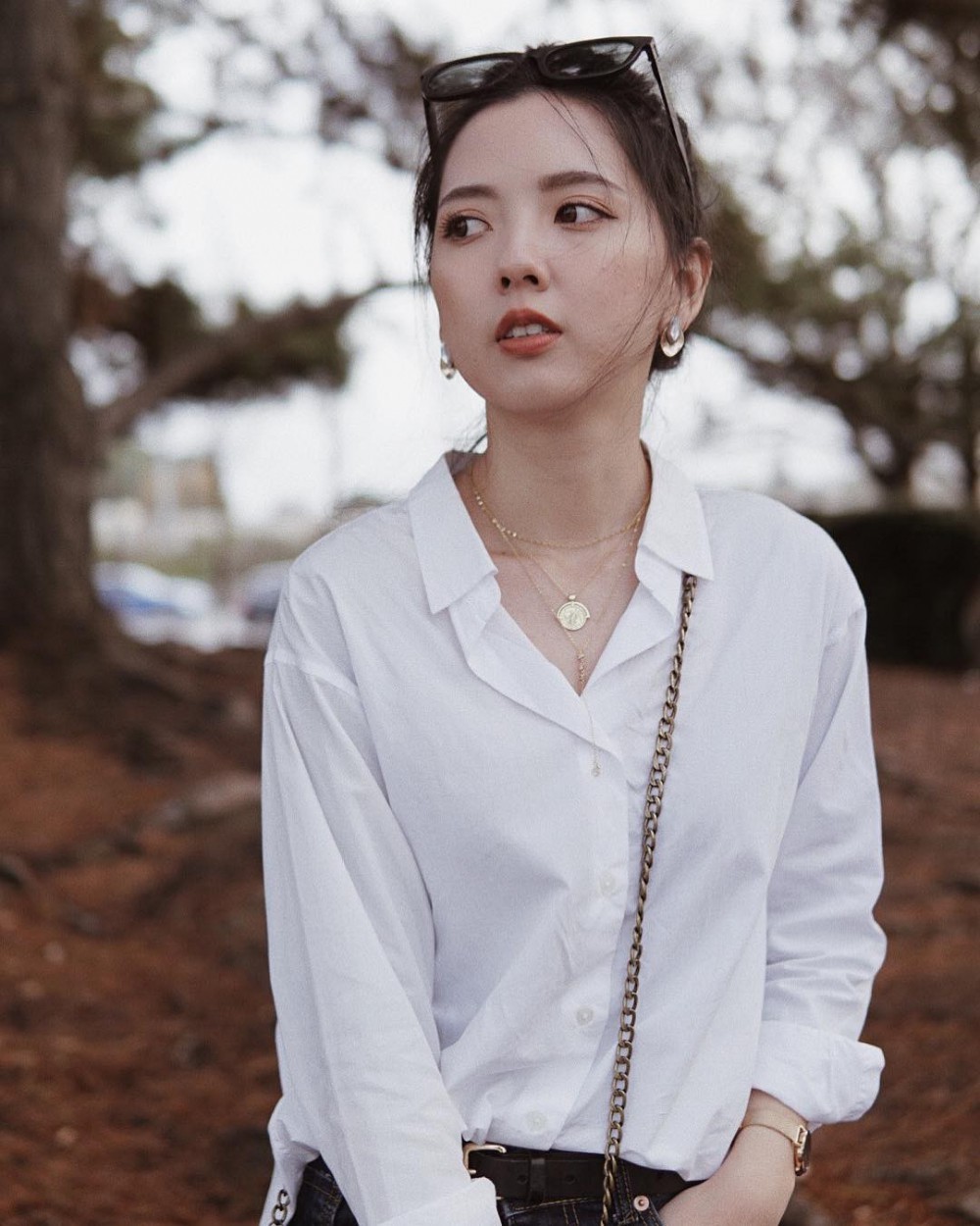 4 kiểu áo trắng chưa bao giờ lỗi mốt dành cho chị em công sở