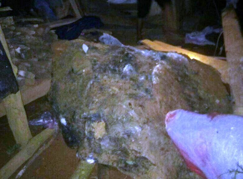 Đá lở từ trên núi lăn xuống nhà dân, đè chết bé gái 11 tuổi