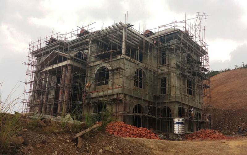 Chây ỳ đóng 40 triệu đồng tiền phạt, vẫn cho hoàn thiện biệt thự không phép - Ảnh 4.