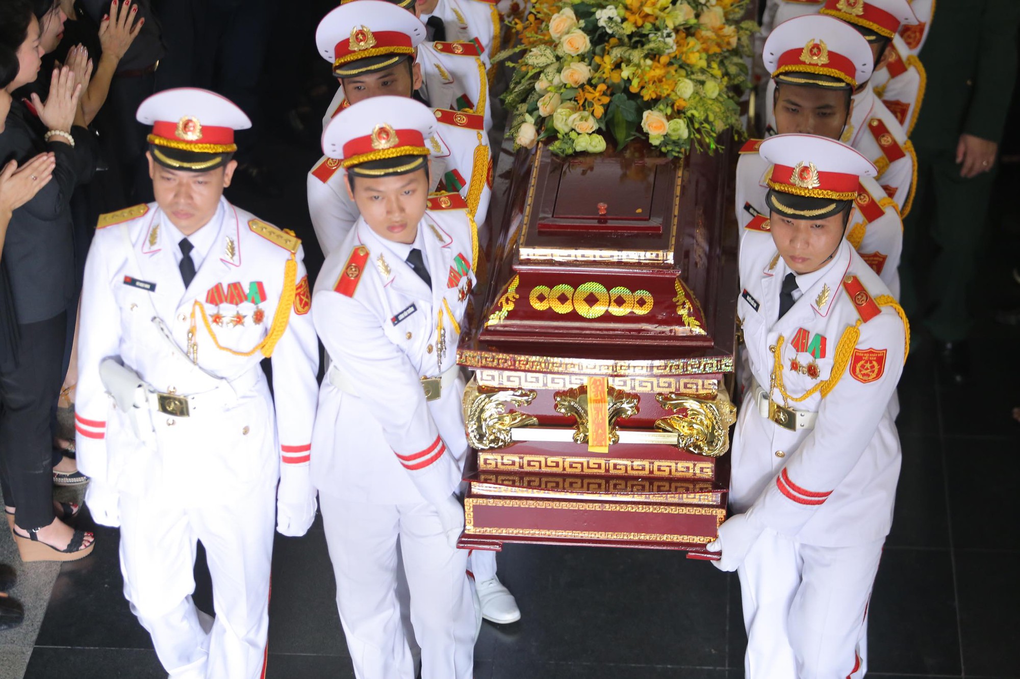 H&agrave;ng ng&agrave;n người tiễn biệt cố Thứ trưởng L&ecirc; Hải An - Ảnh 37.