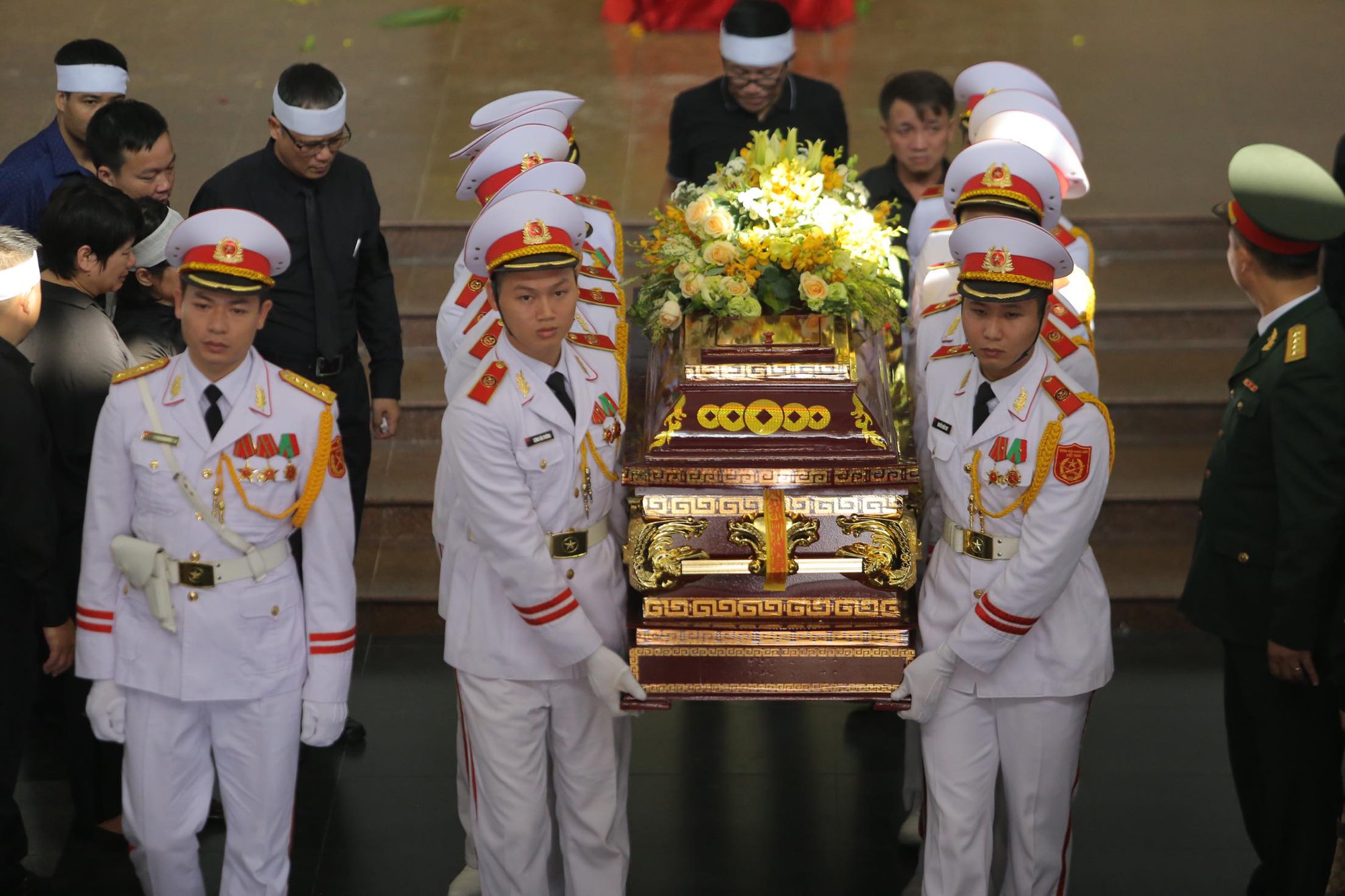 H&agrave;ng ng&agrave;n người tiễn biệt cố Thứ trưởng L&ecirc; Hải An - Ảnh 39.