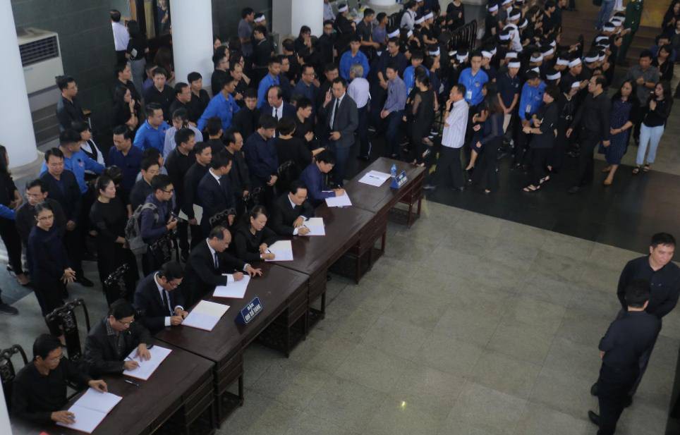 H&agrave;ng ng&agrave;n người tiễn biệt cố Thứ trưởng L&ecirc; Hải An - Ảnh 14.