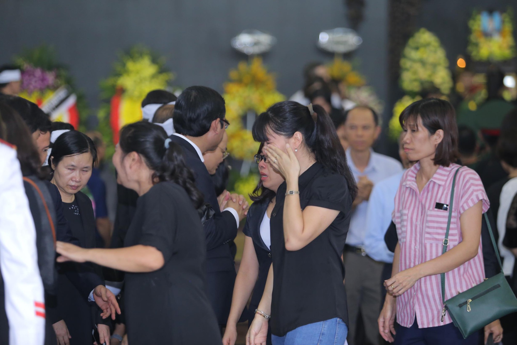H&agrave;ng ng&agrave;n người tiễn biệt cố Thứ trưởng L&ecirc; Hải An - Ảnh 28.