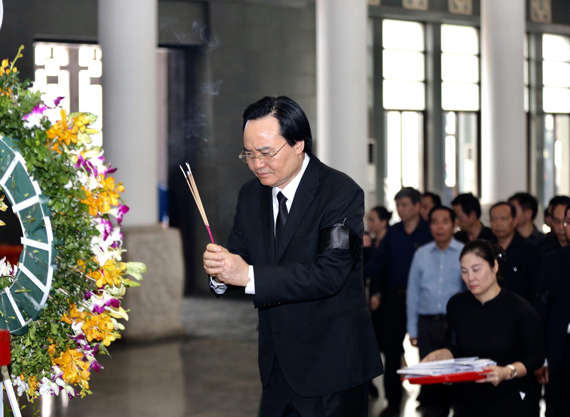 H&agrave;ng ng&agrave;n người tiễn biệt cố Thứ trưởng L&ecirc; Hải An - Ảnh 12.