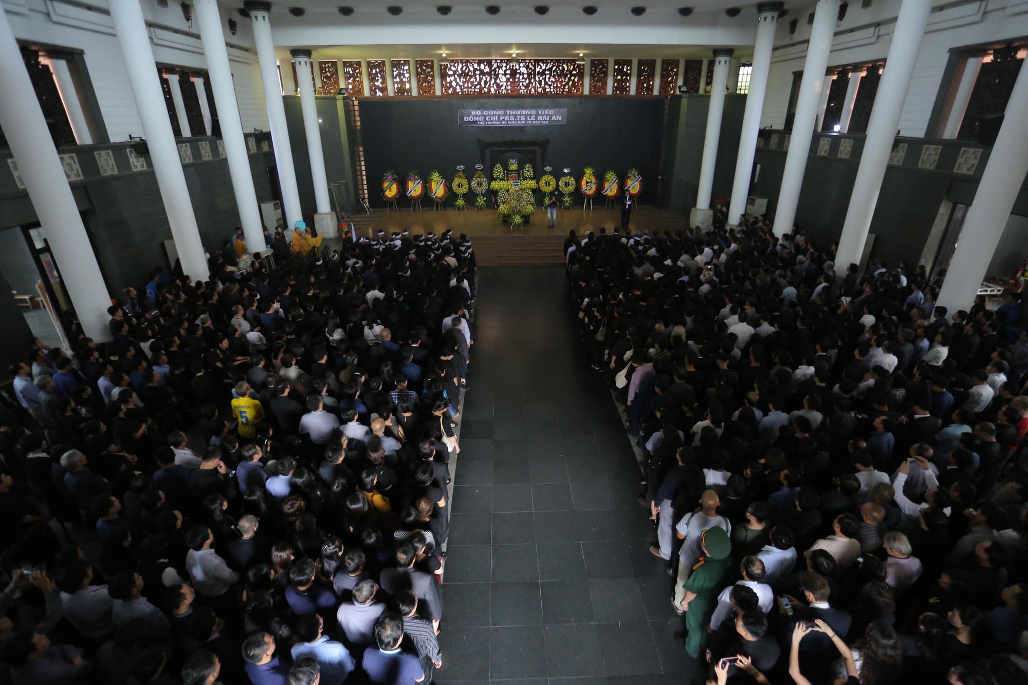 H&agrave;ng ng&agrave;n người tiễn biệt cố Thứ trưởng L&ecirc; Hải An - Ảnh 33.