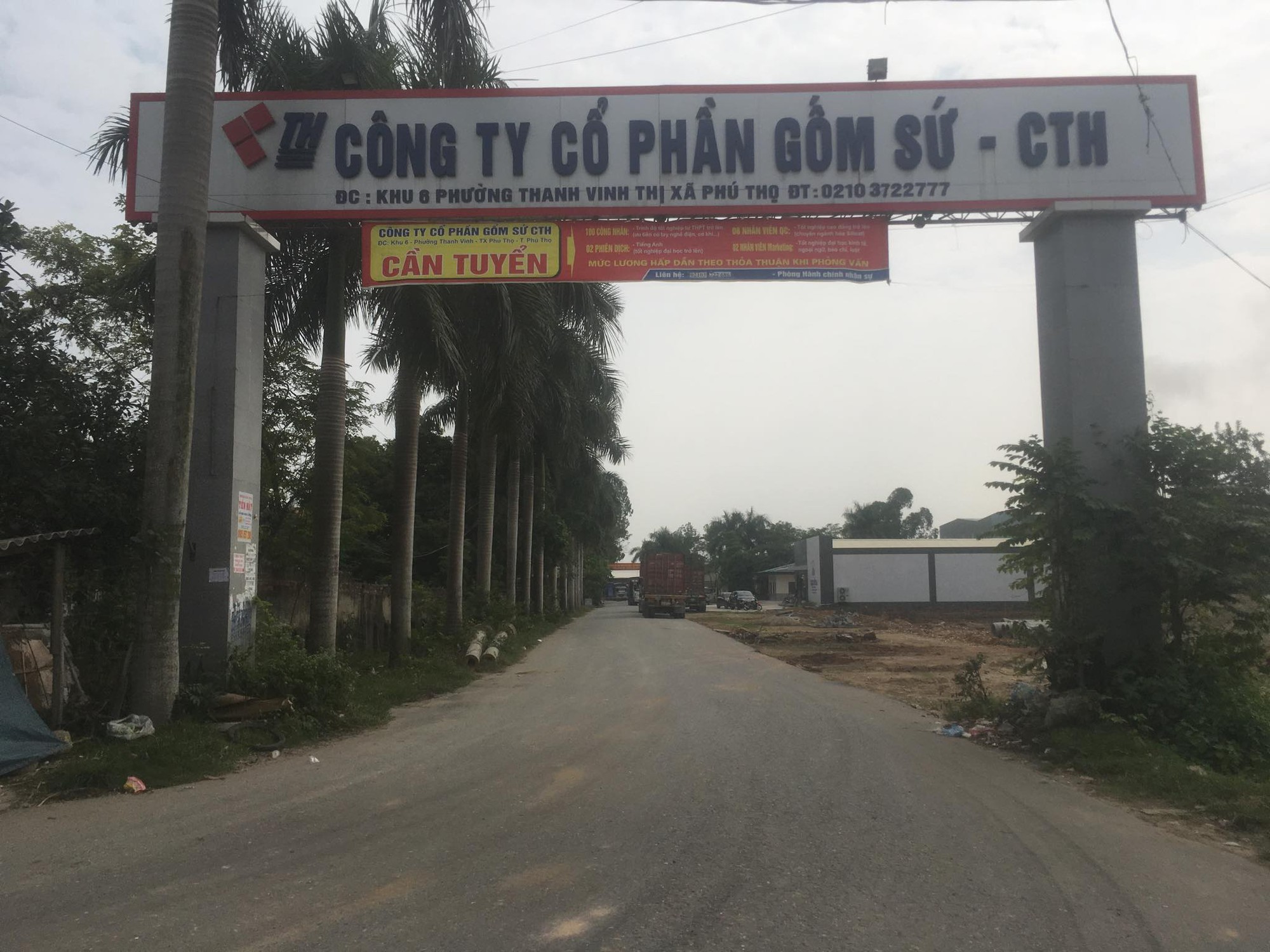 Sếp Công ty gốm sứ Thanh Hà nói gì về thông tin con gái là người thuê đổ dầu thải xuống sông Đà?